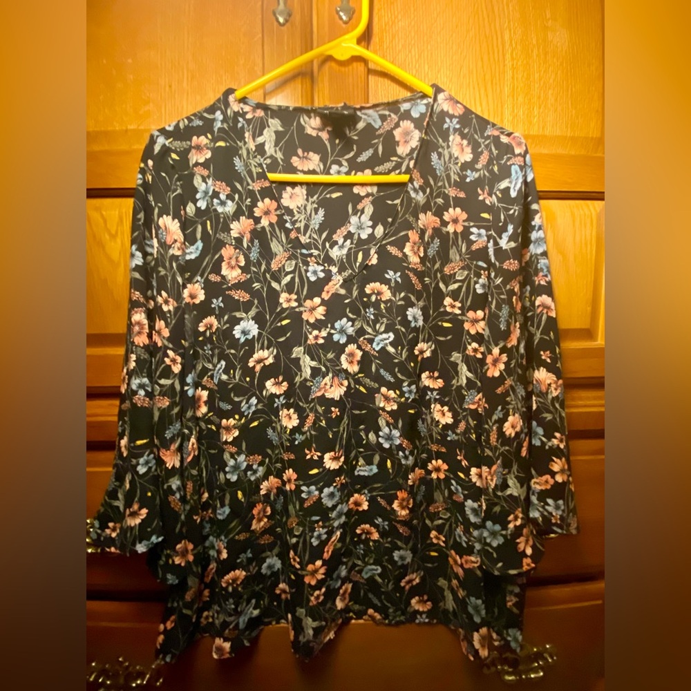 Dressy floral 3 quarter sleeves